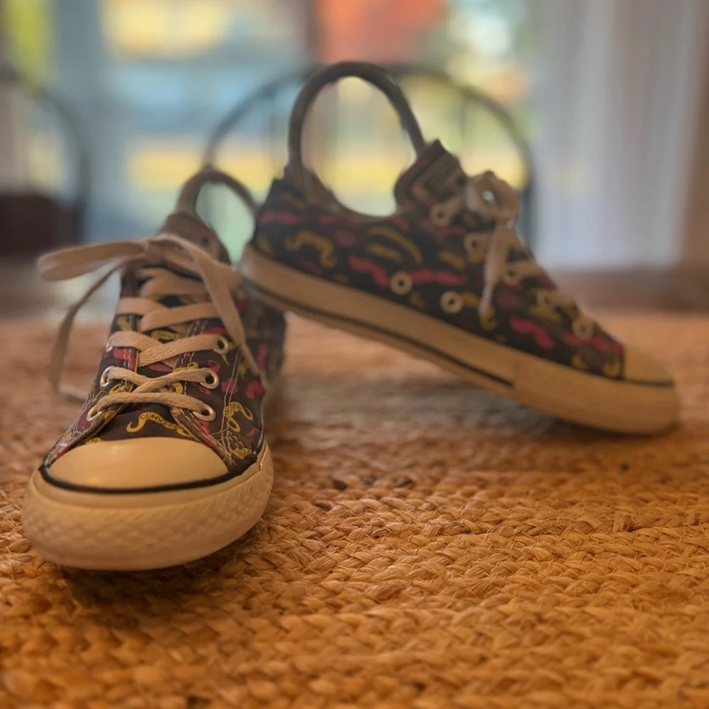 Converse‎ Unisex Chuck Taylor mustache Youth size 1.5 rare